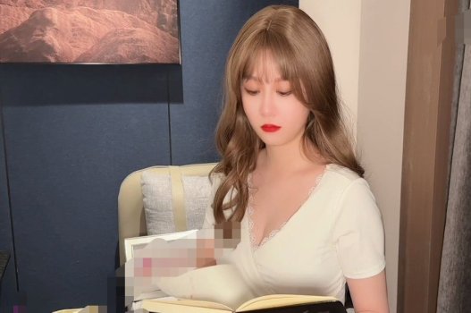 phim sex miu mê hát Hai em mẫu đồ lót mặc ren gợi dục liếm lồn cho nhau